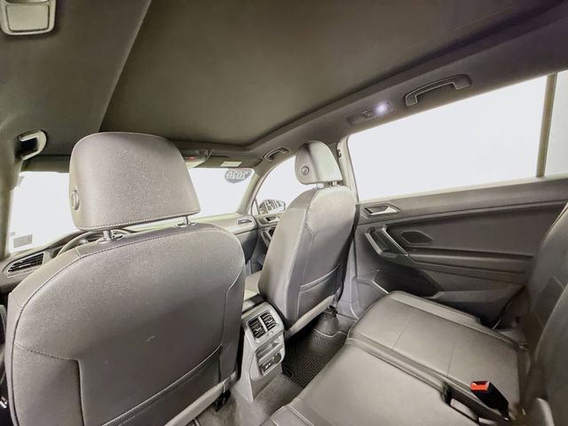 Used 2020 Volkswagen Tiguan SE R-Line FWD image 10