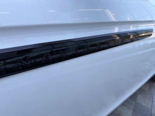 New 2026 Lincoln Navigator L Reserve w/ Jet Appearance Package AWD/4WD image 8