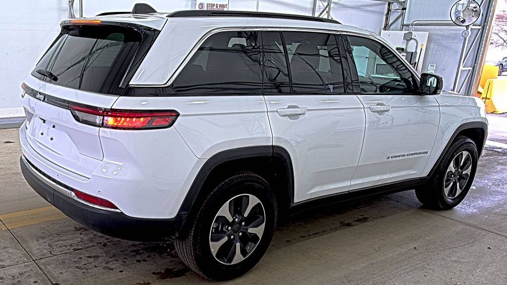 Used 2024 Jeep Grand Cherokee Limited 4xe image 2