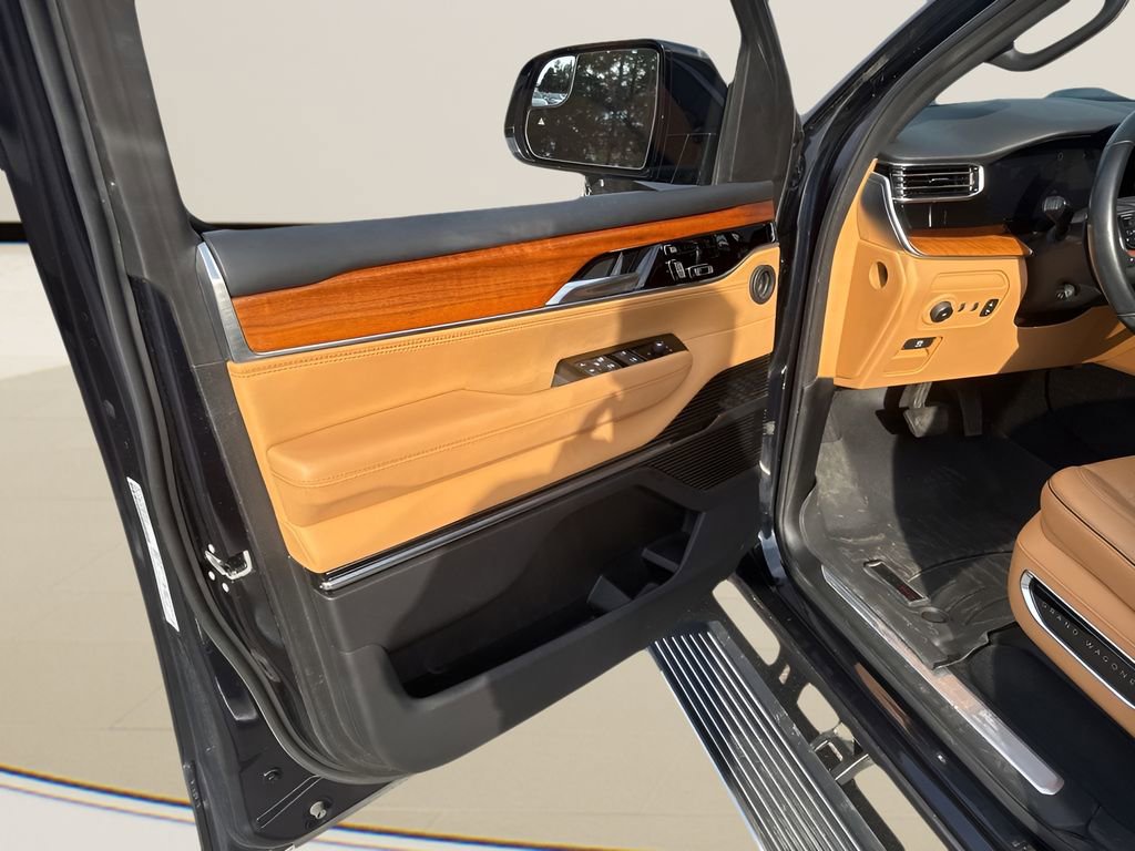 Used 2022 Jeep Grand Wagoneer Series III w/ Rear Seat Video Group 1 image 10