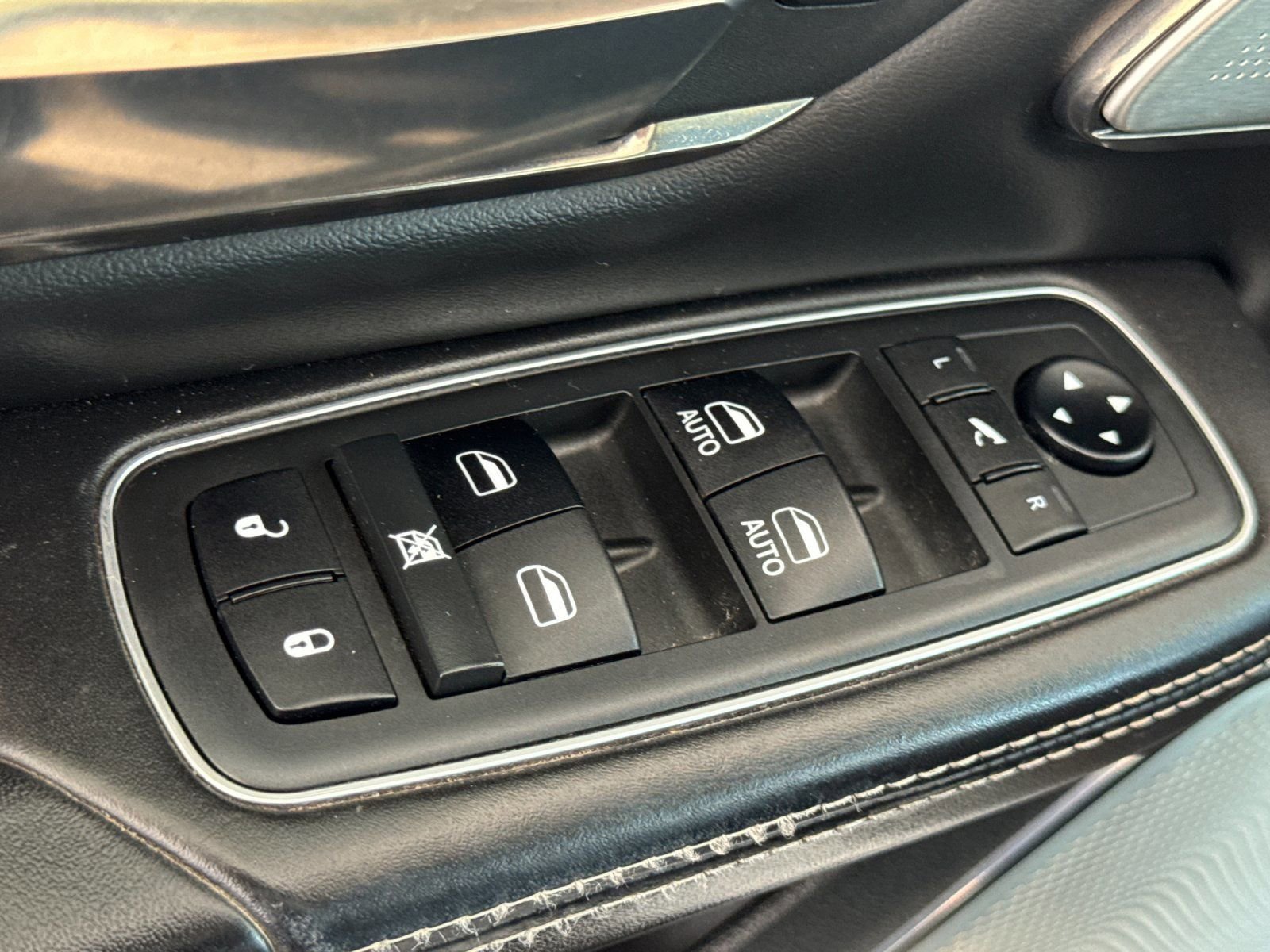 Used 2020 RAM 1500 Limited image 12