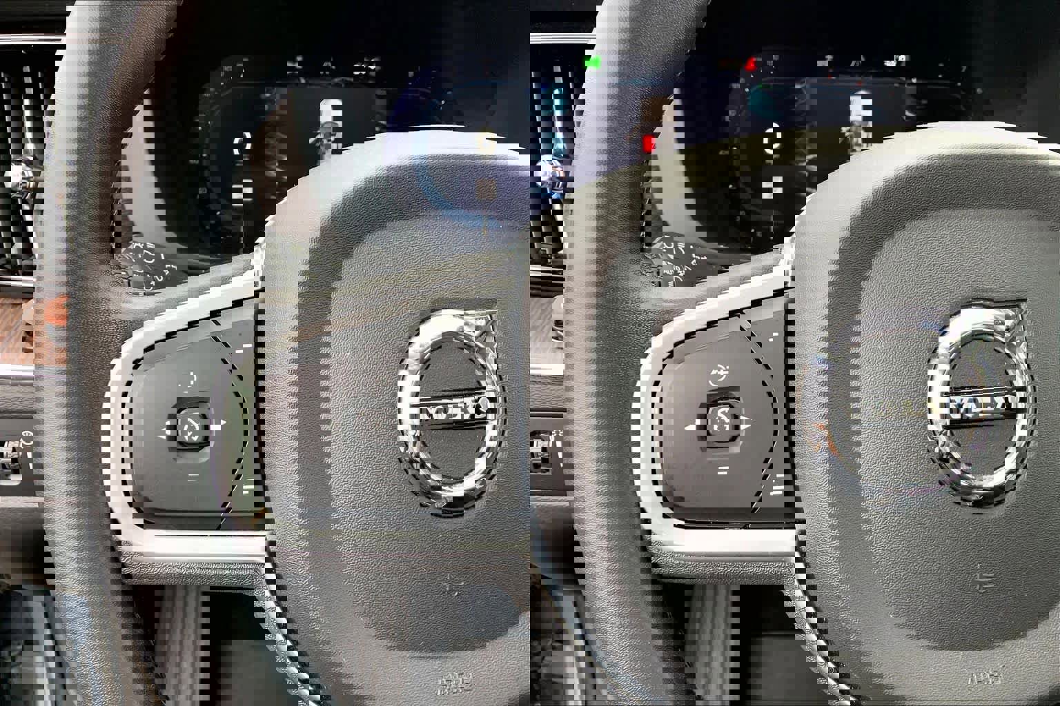 Used 2022 Volvo XC60 B5 Momentum w/ Climate Package image 24