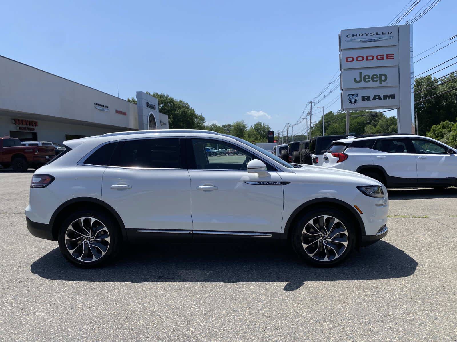 Used 2021 Lincoln Nautilus Reserve w/ Class II Trailer Tow Package AWD/4WD image 2