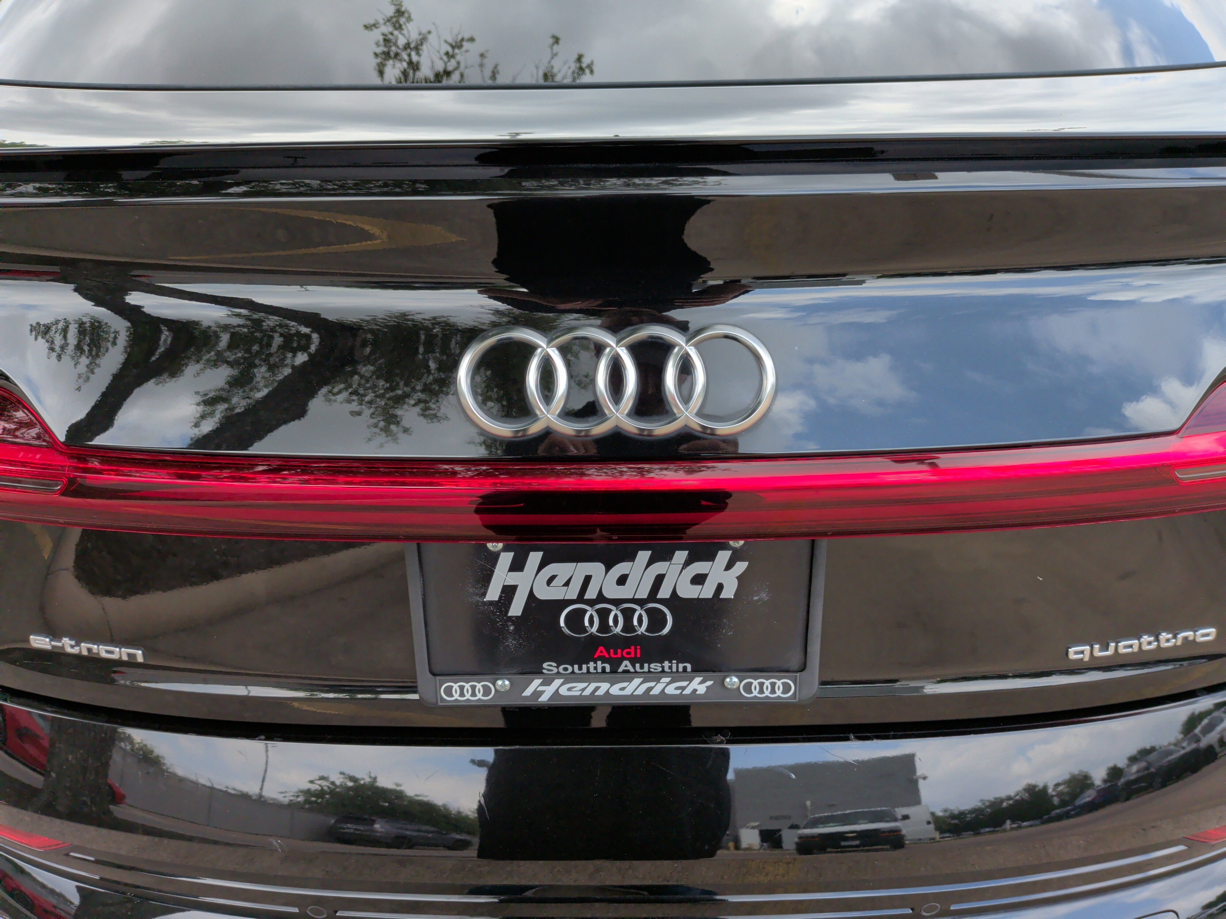 Used 2023 Audi e-tron Premium Plus image 39