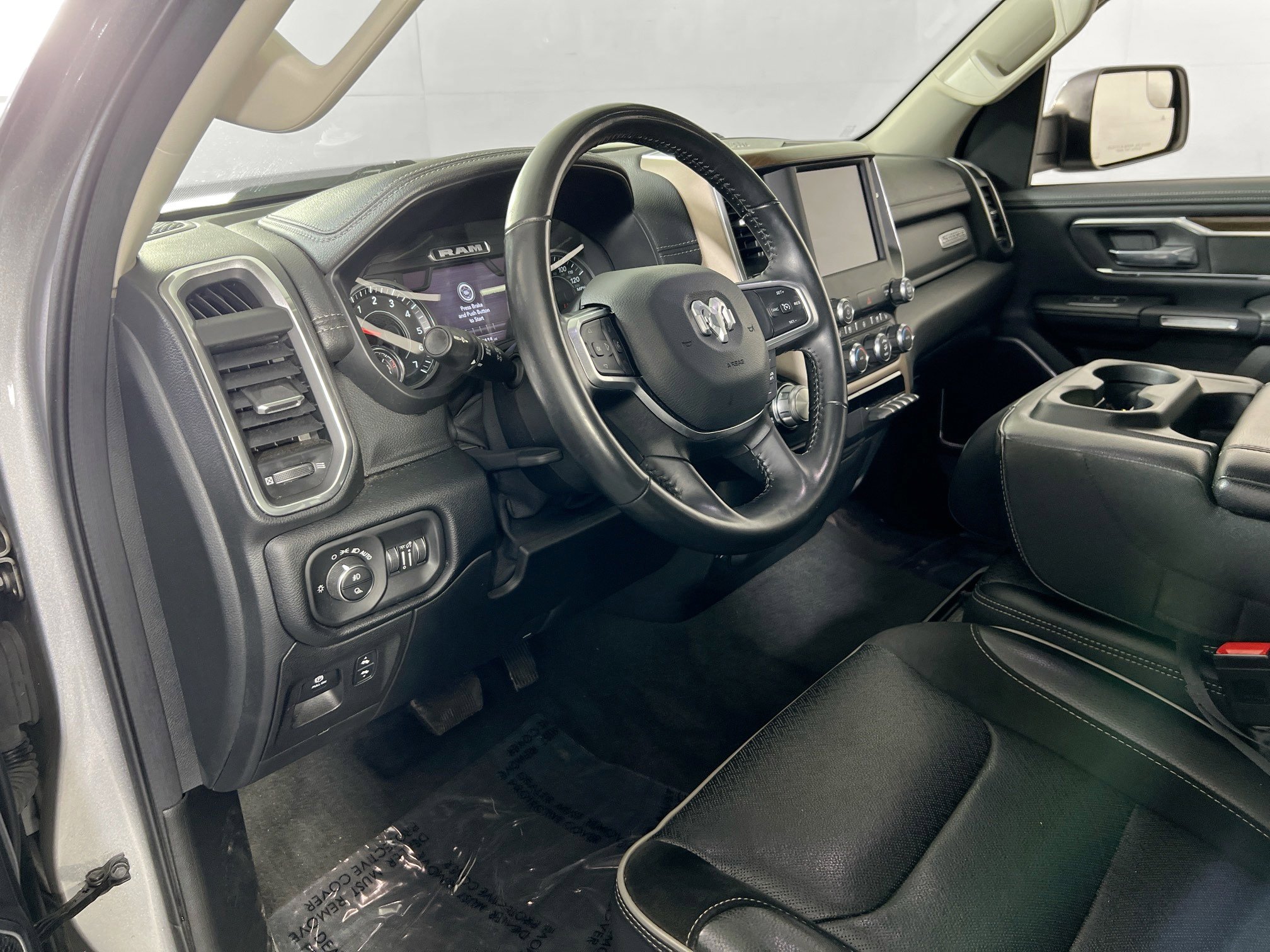 Used 2022 RAM 1500 Laramie AWD/4WD image 9