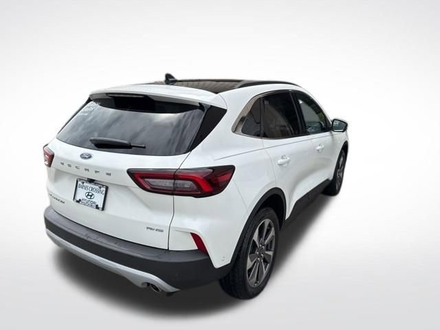 Used 2023 Ford Escape Platinum w/ Premium Technology Package AWD/4WD image 3