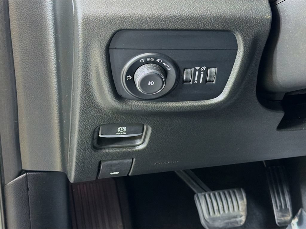 Used 2023 Jeep Grand Cherokee Limited AWD/4WD image 34