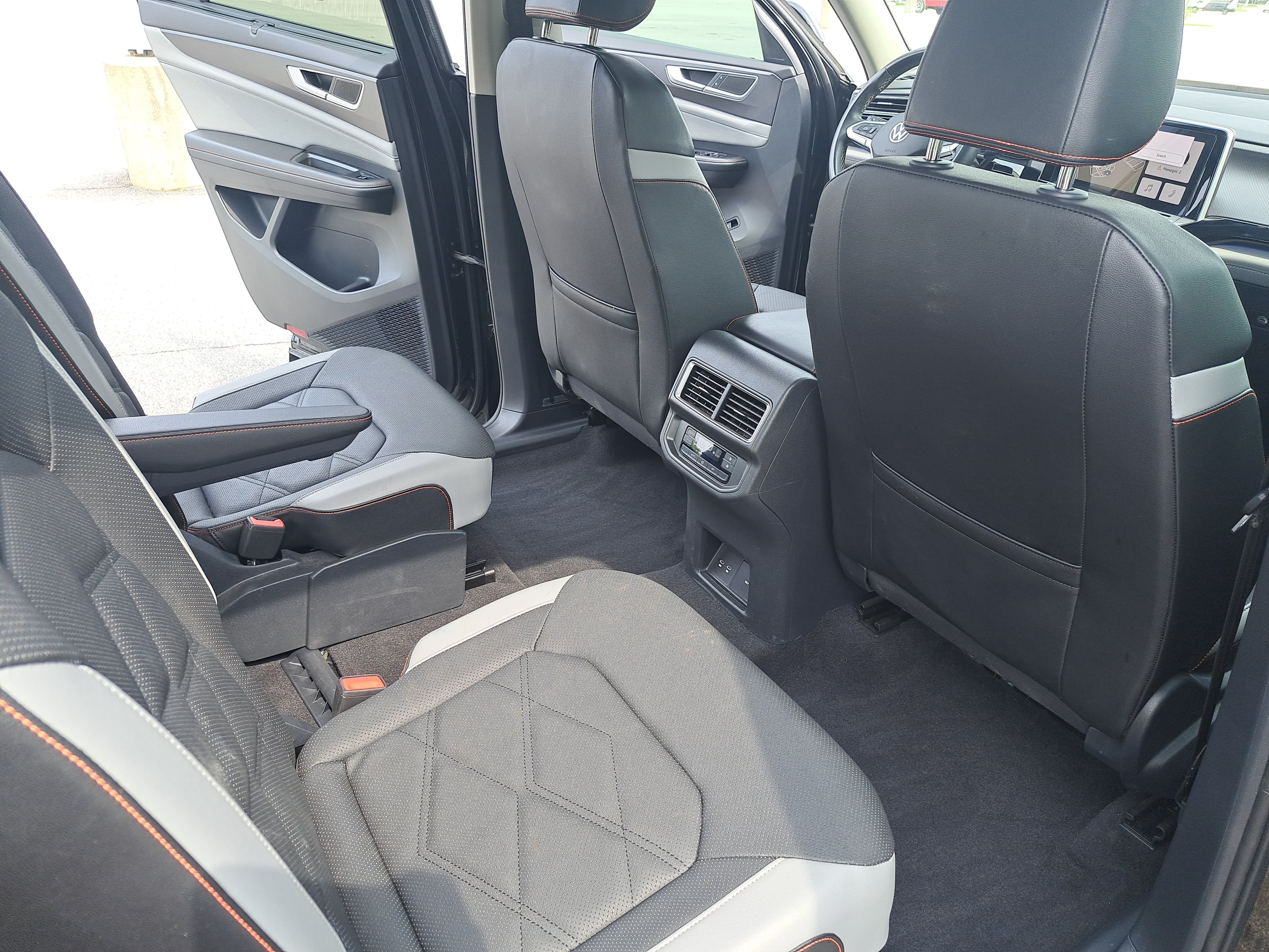 Used 2024 Volkswagen Atlas Peak Edition SEL AWD/4WD image 11