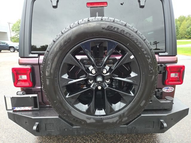 Used 2024 Jeep Wrangler Unlimited Sahara w/ Technology Group AWD/4WD image 78