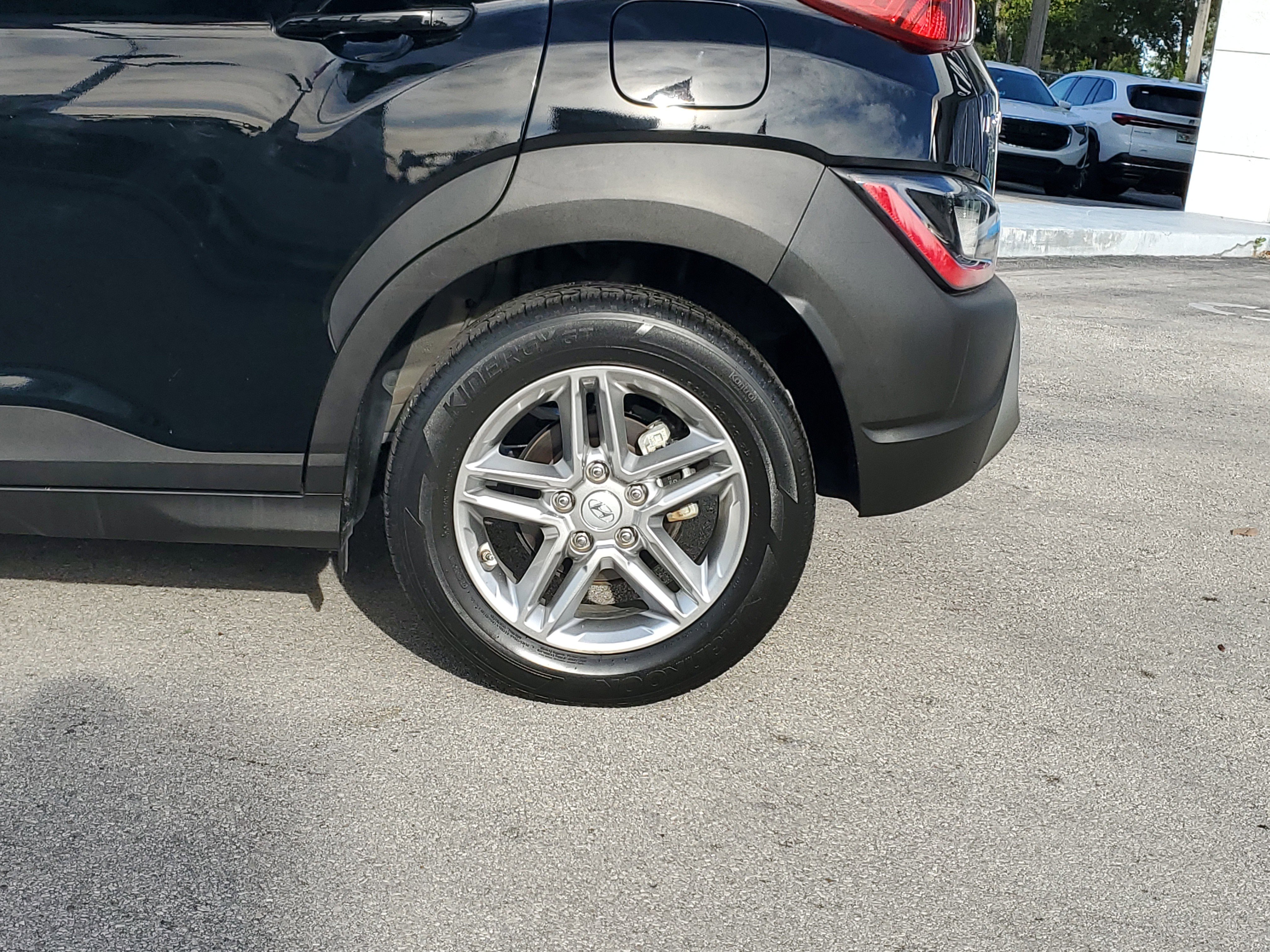 Used 2023 Hyundai Kona SE w/ Cargo Package image 30