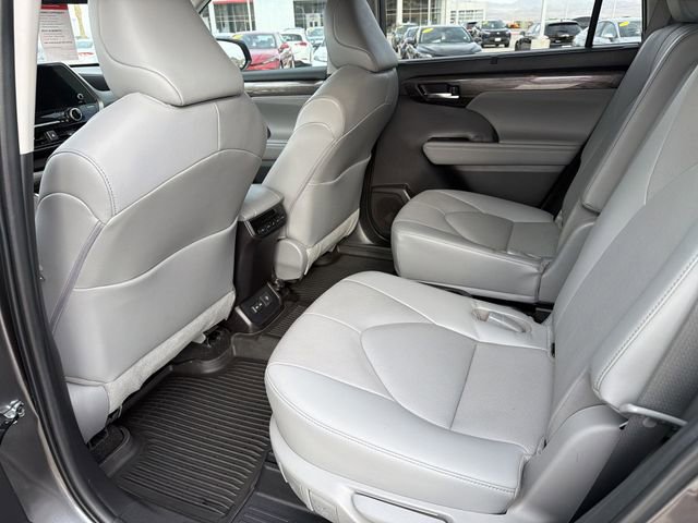 Used 2023 Toyota Highlander Limited AWD/4WD image 29