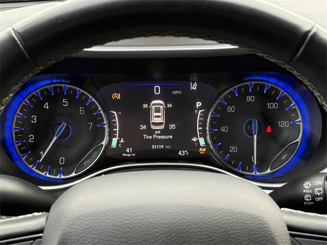 Used 2021 Chrysler Pacifica Touring w/ Uconnect Theater Family Group image 12