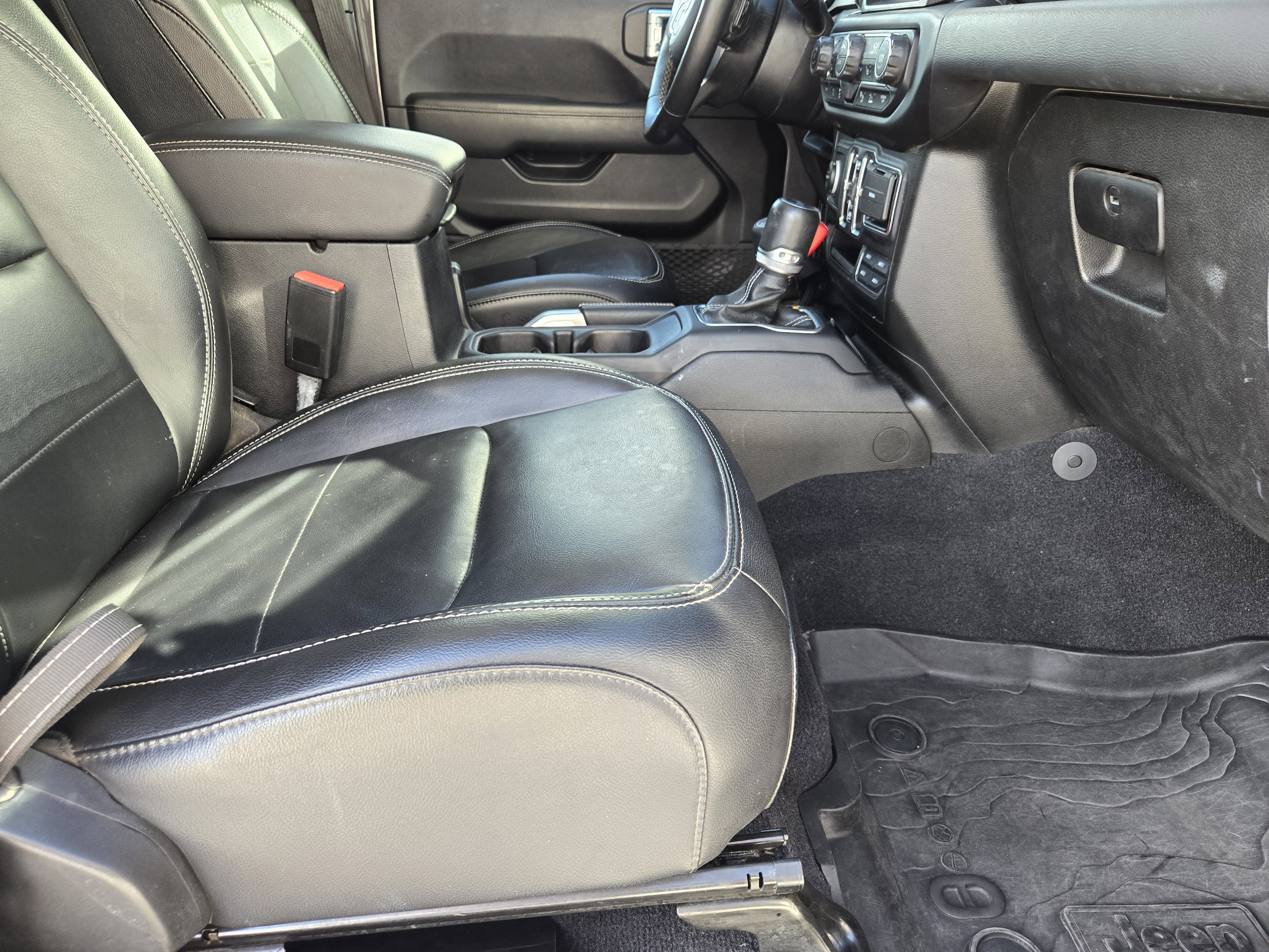 Used 2021 Jeep Wrangler Unlimited Sahara w/ Cold Weather Group image 17