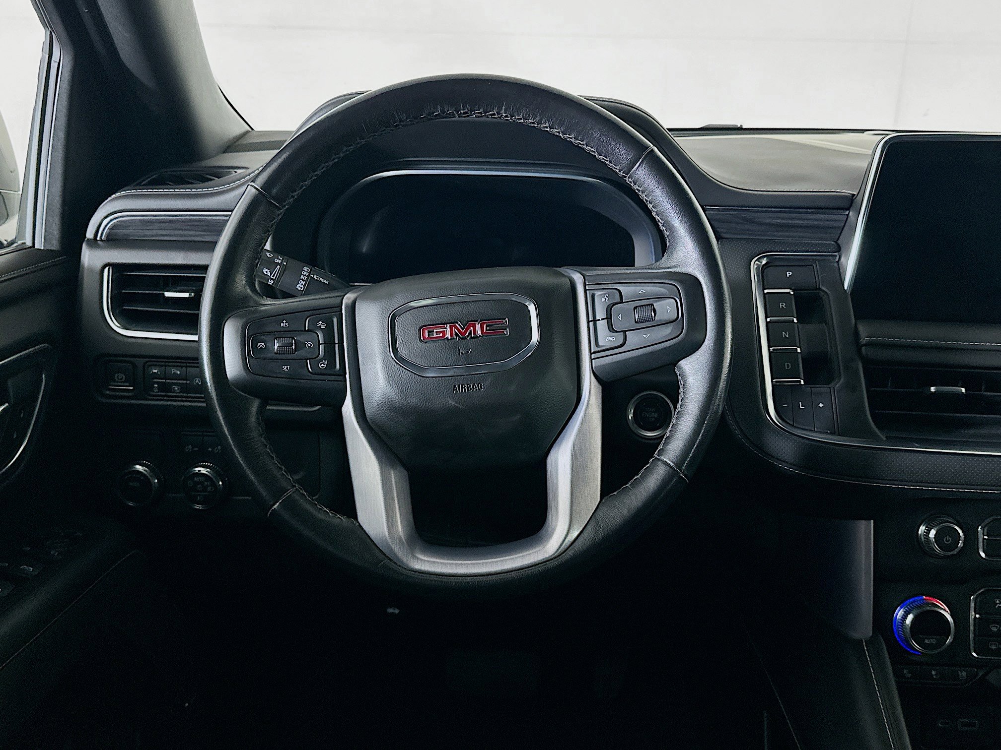 Used 2022 GMC Yukon SLT w/ SLT Luxury Package RWD image 18