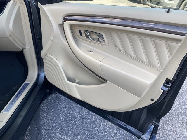Used 2018 Ford Taurus Limited image 17