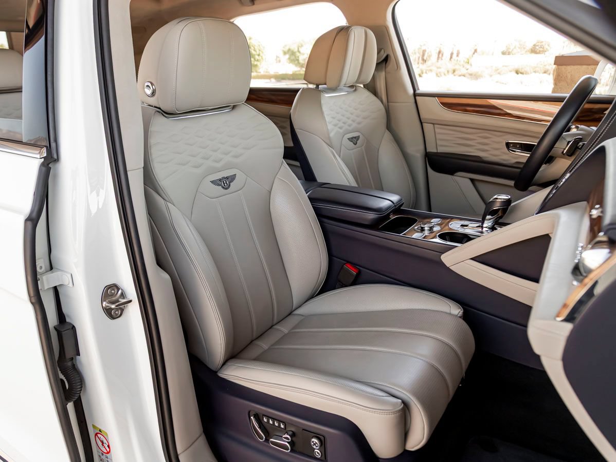 Used 2024 Bentley Bentayga AWD/4WD image 33