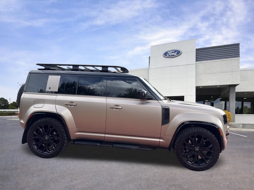 Used 2025 Land Rover Defender 110 AWD/4WD image 10