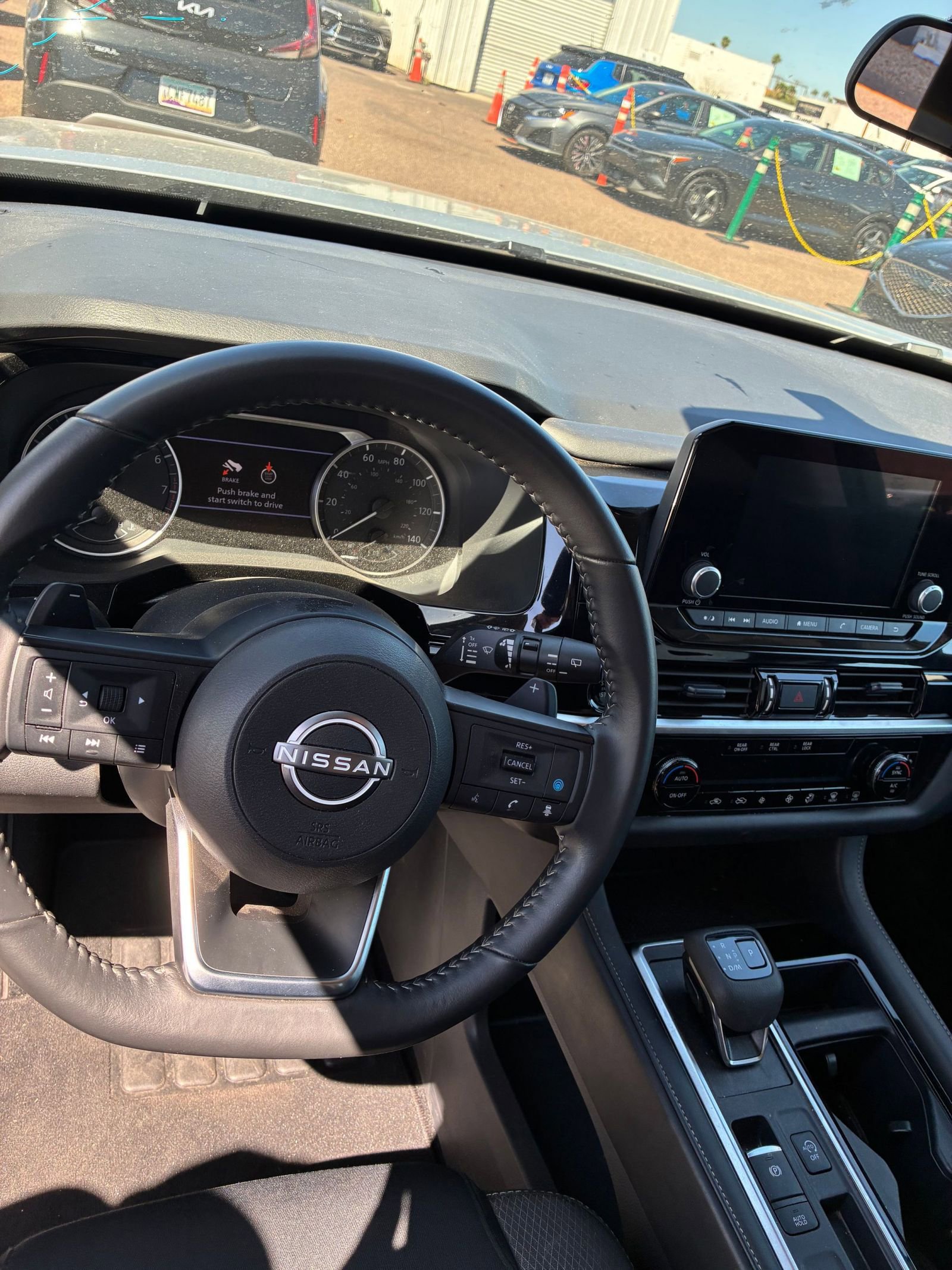 Used 2025 Nissan Pathfinder SV image 9