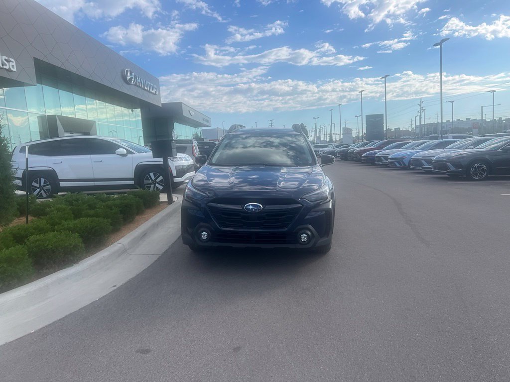 Used 2025 Subaru Outback Premium AWD/4WD image 2