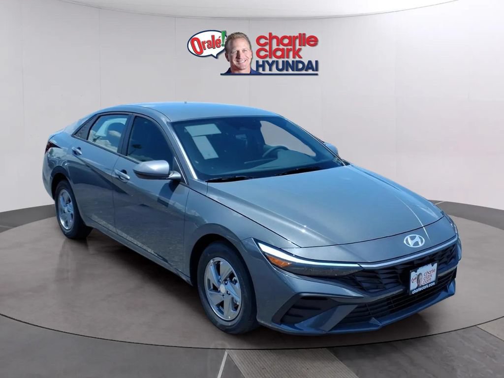New 2026 Hyundai Elantra SE FWD image 7