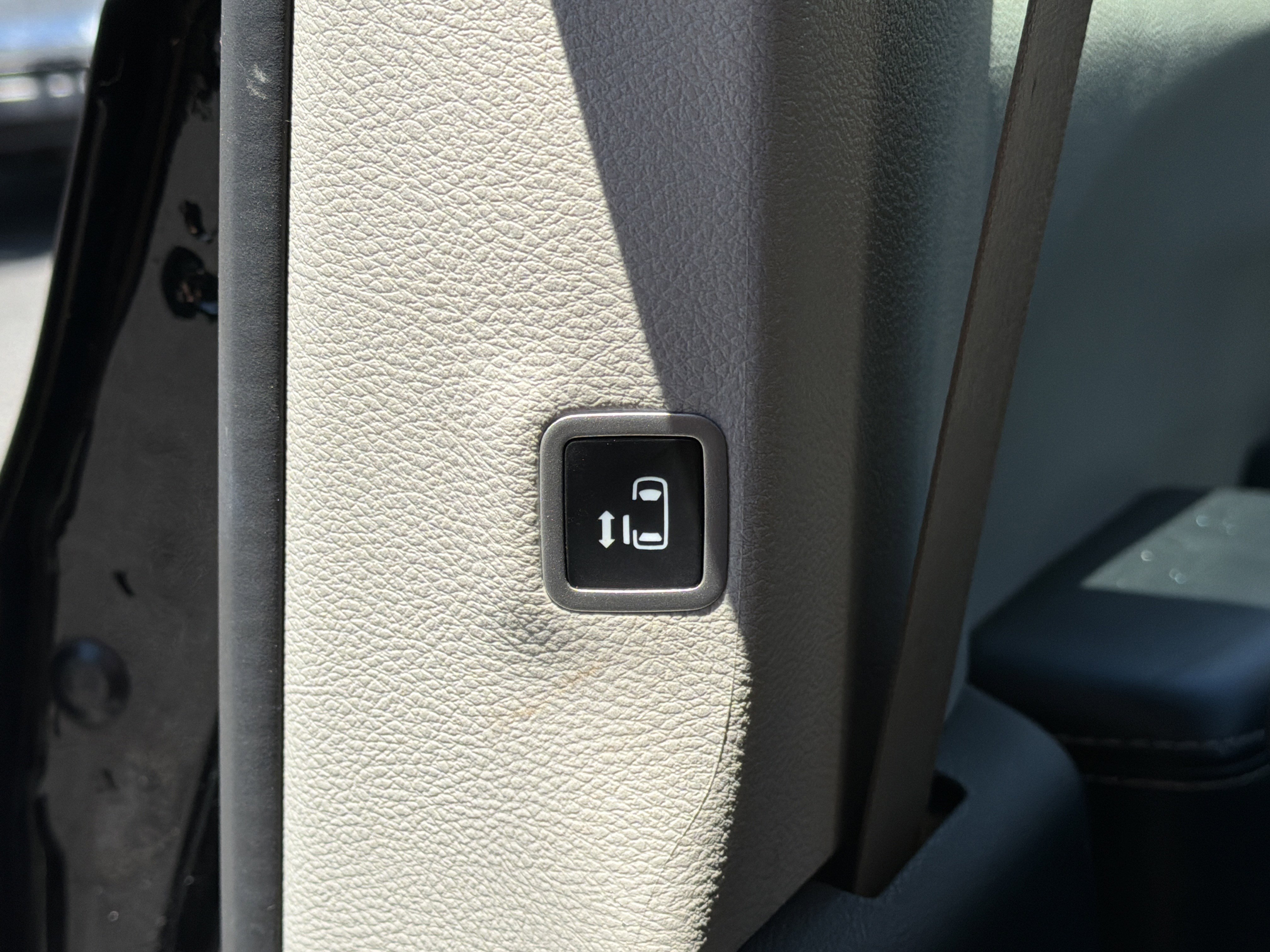 Used 2024 Chrysler Pacifica Touring-L FWD image 20