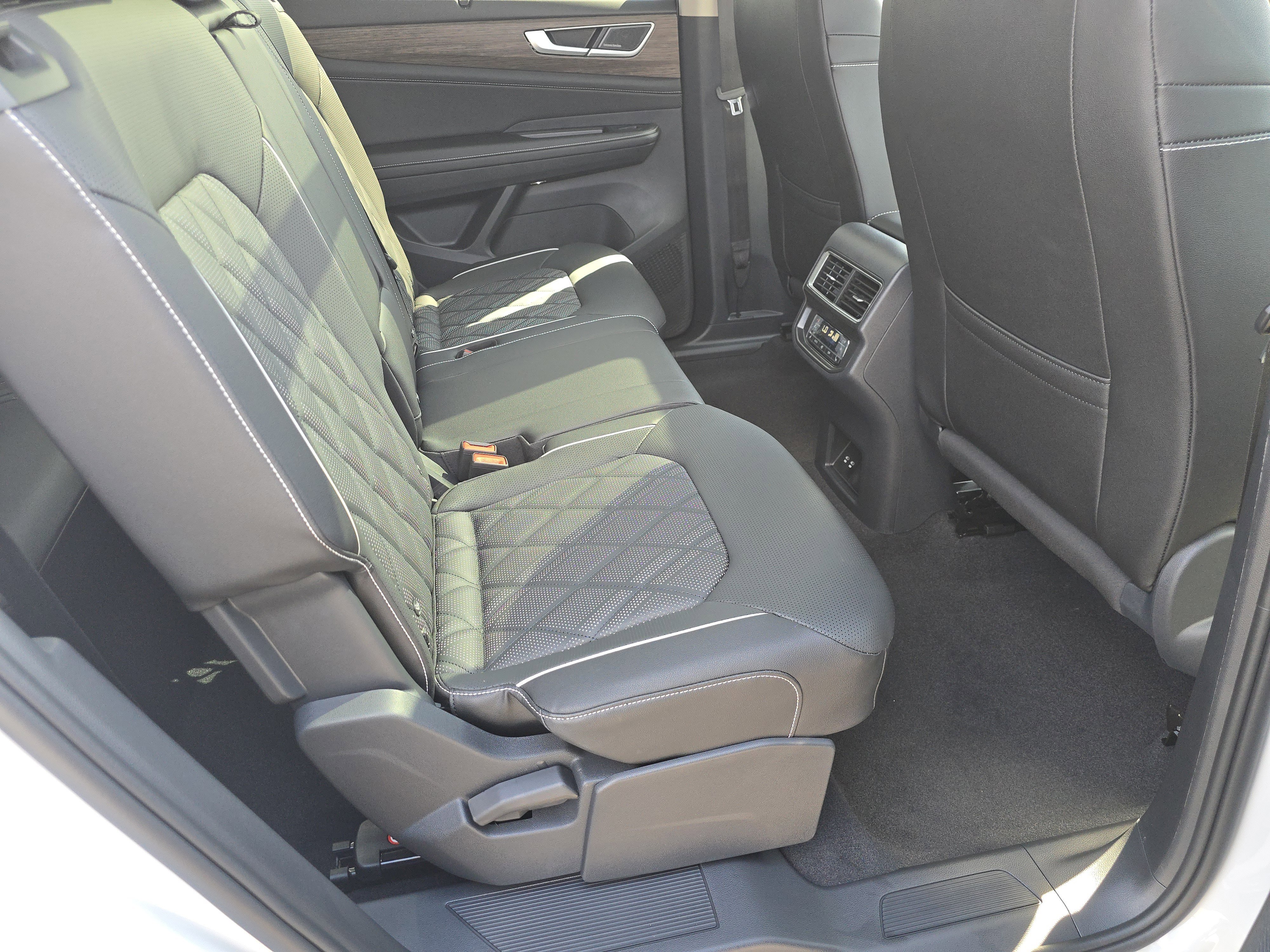 New 2026 Volkswagen Atlas SEL Premium R-Line image 19