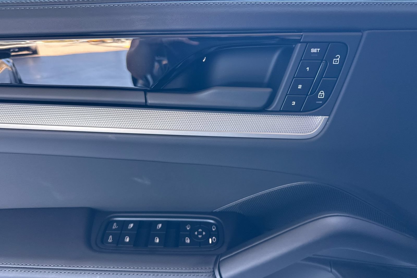New 2026 Porsche Cayenne Coupe AWD/4WD image 12