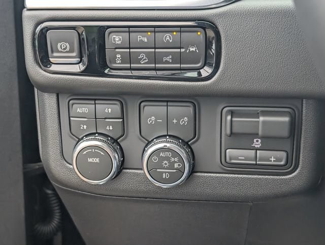 New 2026 GMC Yukon XL Elevation w/ Elevation Premium Package AWD/4WD image 16
