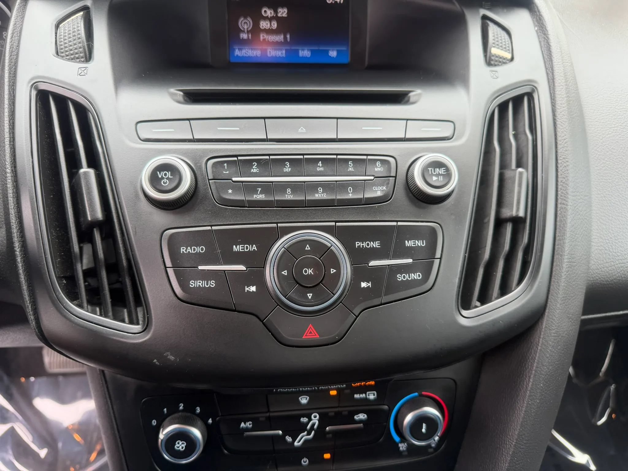 Used 2017 Ford Focus SE FWD image 22