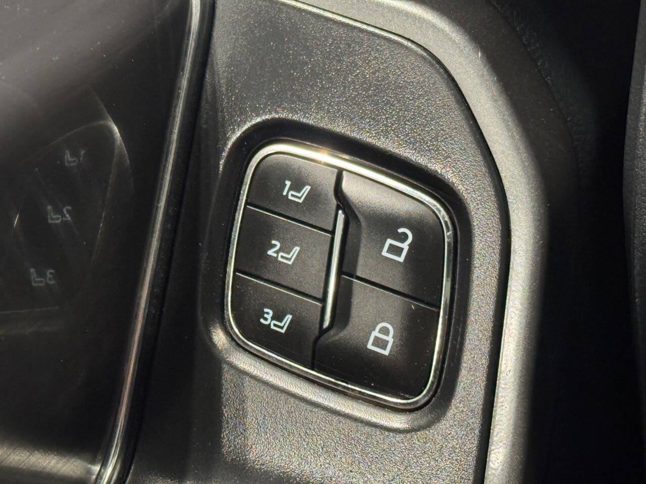 Used 2023 Ford F150 Lariat AWD/4WD image 34