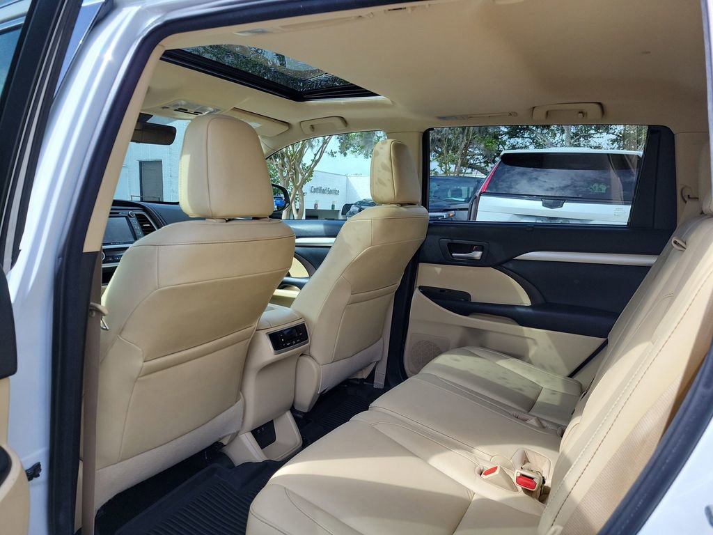 Used 2017 Toyota Highlander XLE image 12