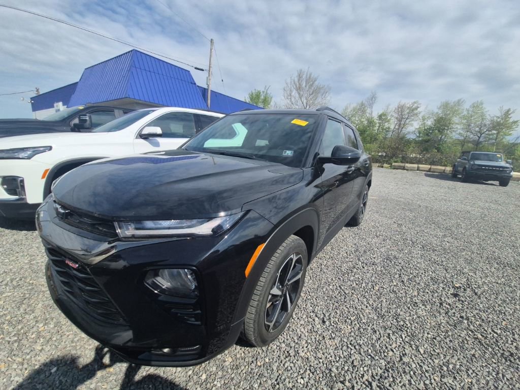 Used 2023 Chevrolet TrailBlazer RS w/ Sun and Liftgate Package FWD image 2