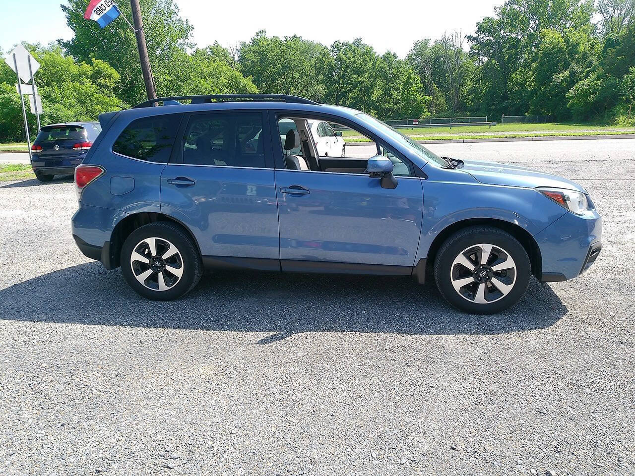 Used 2017 Subaru Forester 2.5i Limited AWD/4WD image 6