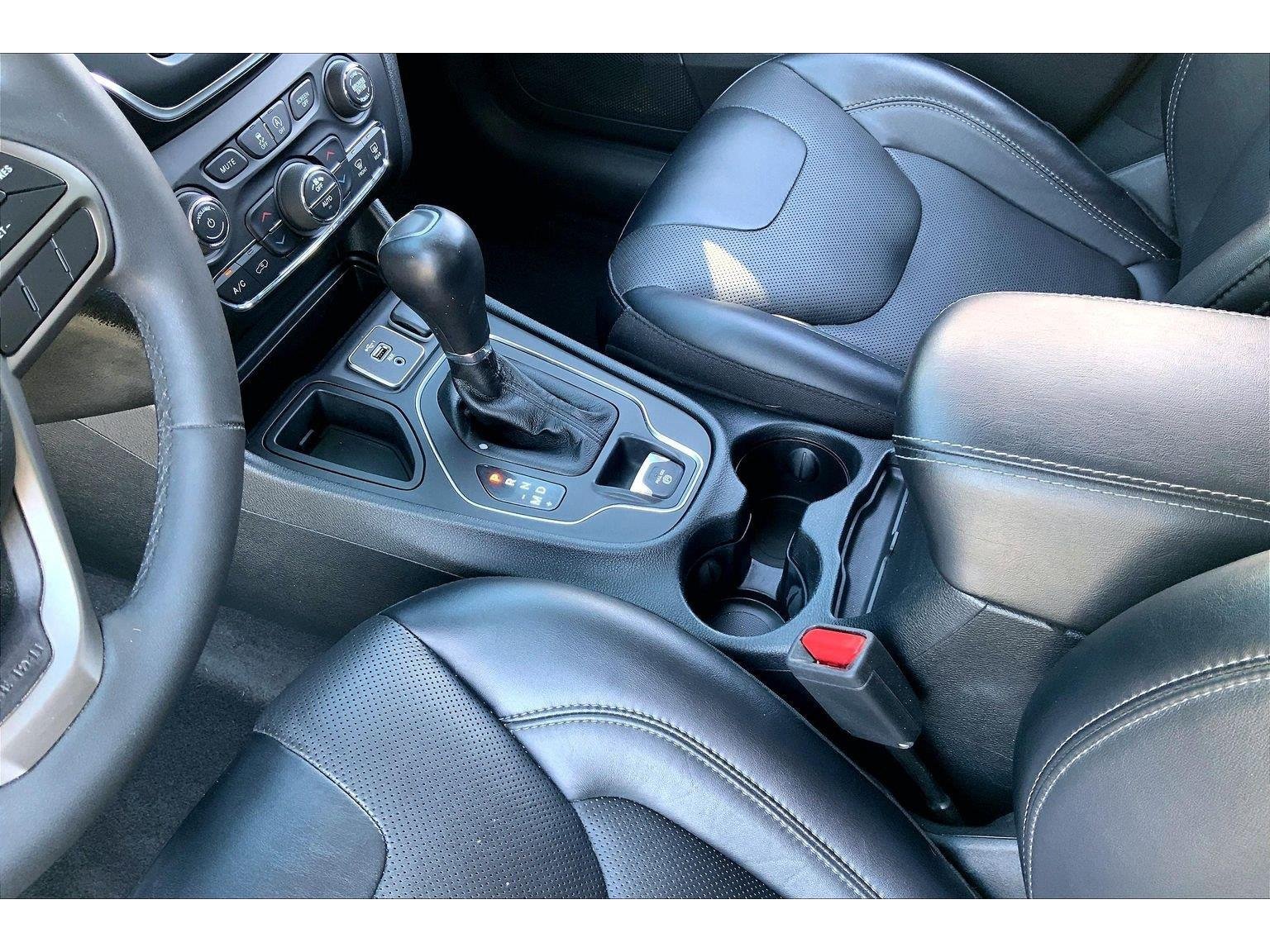 Used 2022 Jeep Cherokee Latitude Lux w/ Sun & Sound Group FWD image 16