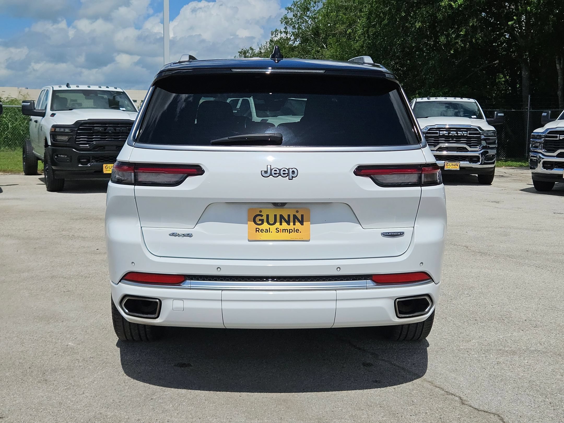 Used 2023 Jeep Grand Cherokee L Summit w/ Rear Seat Video Group I AWD/4WD image 4