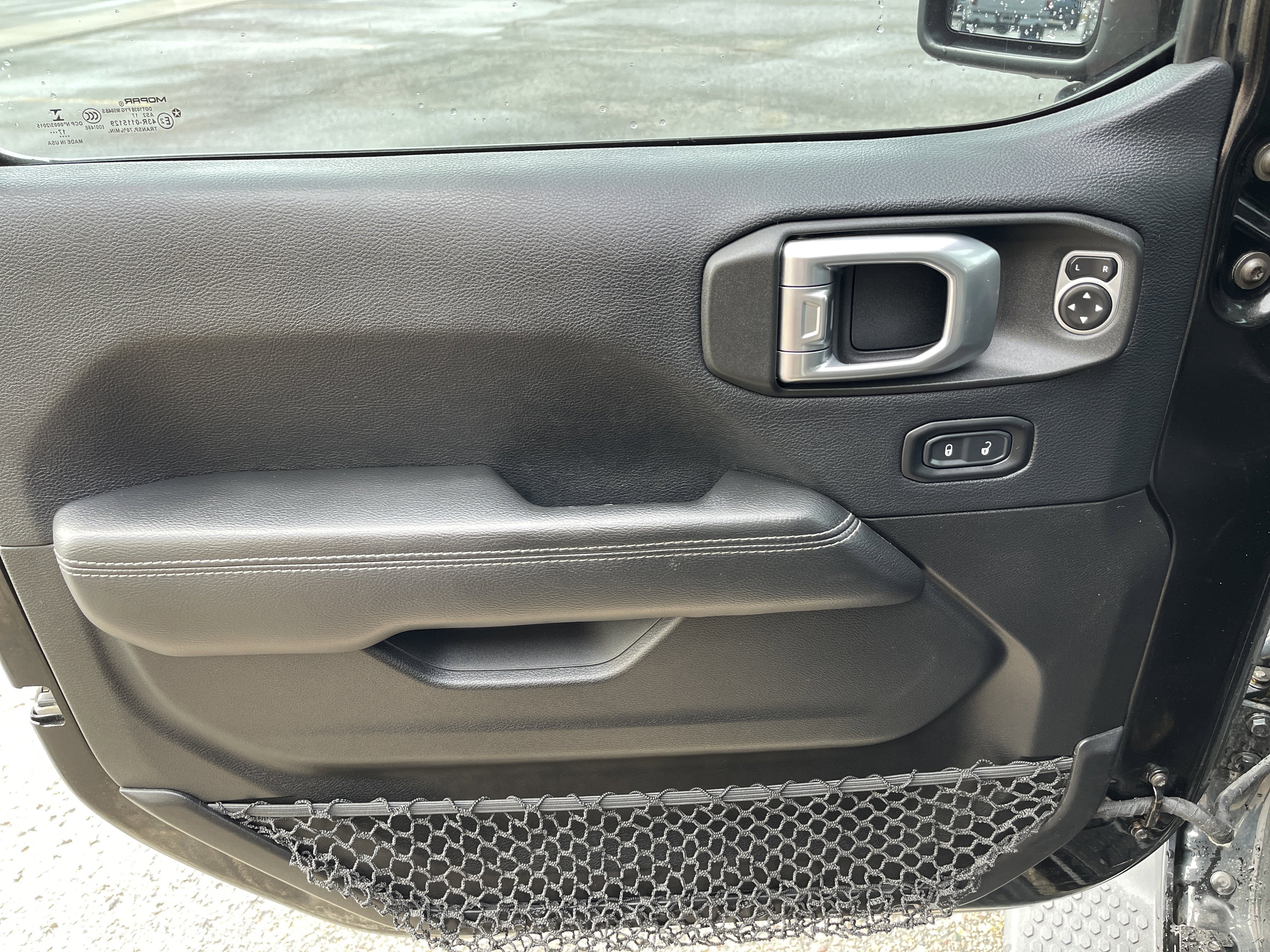 Used 2018 Jeep Wrangler Unlimited Sahara w/ Uconnect 4C Nav & Sound Group AWD/4WD image 13