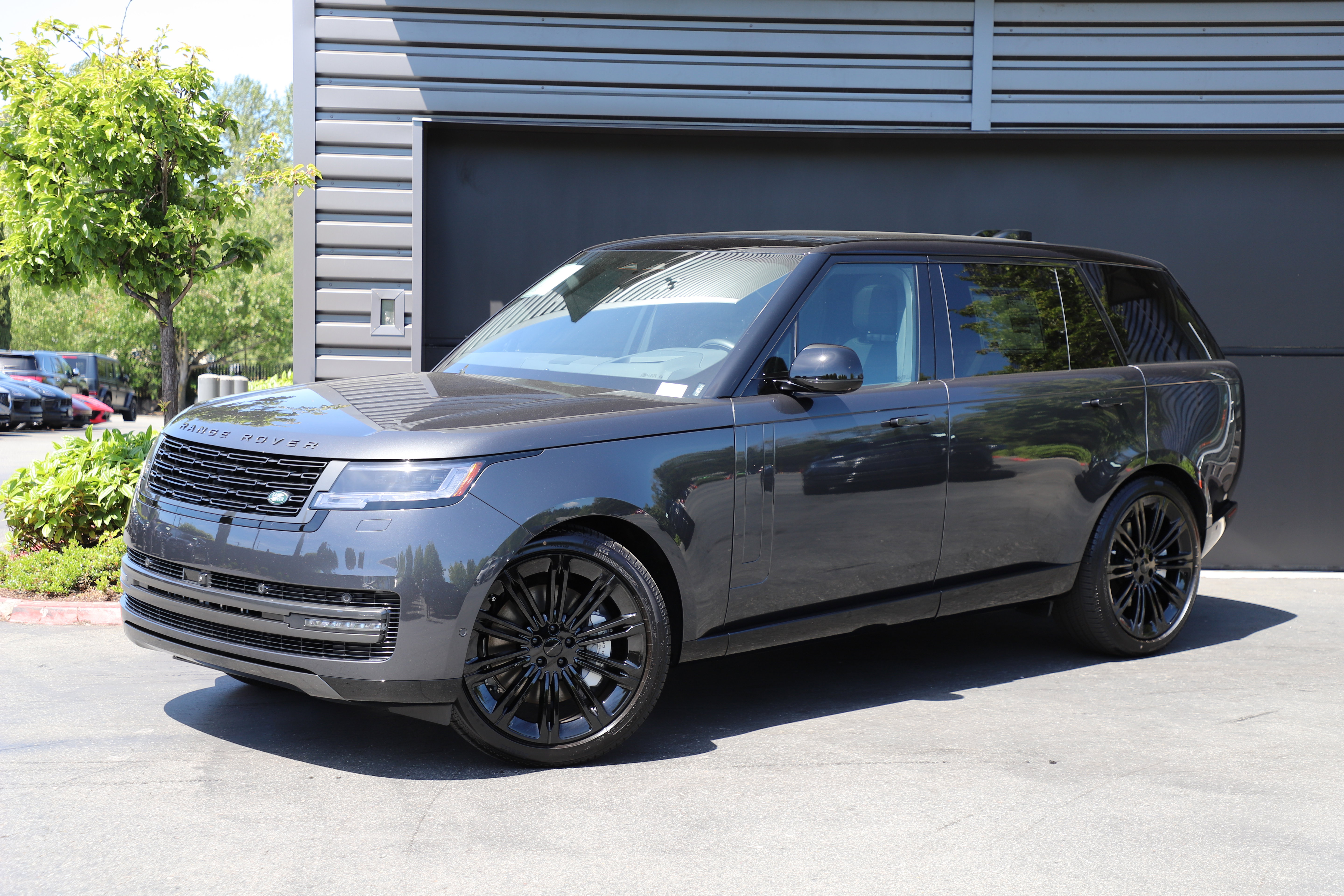 New 2026 Land Rover Range Rover Long Wheelbase SE AWD/4WD image 1
