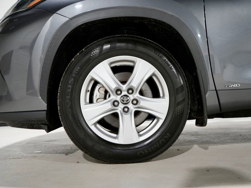 Used 2021 Toyota Highlander LE image 32