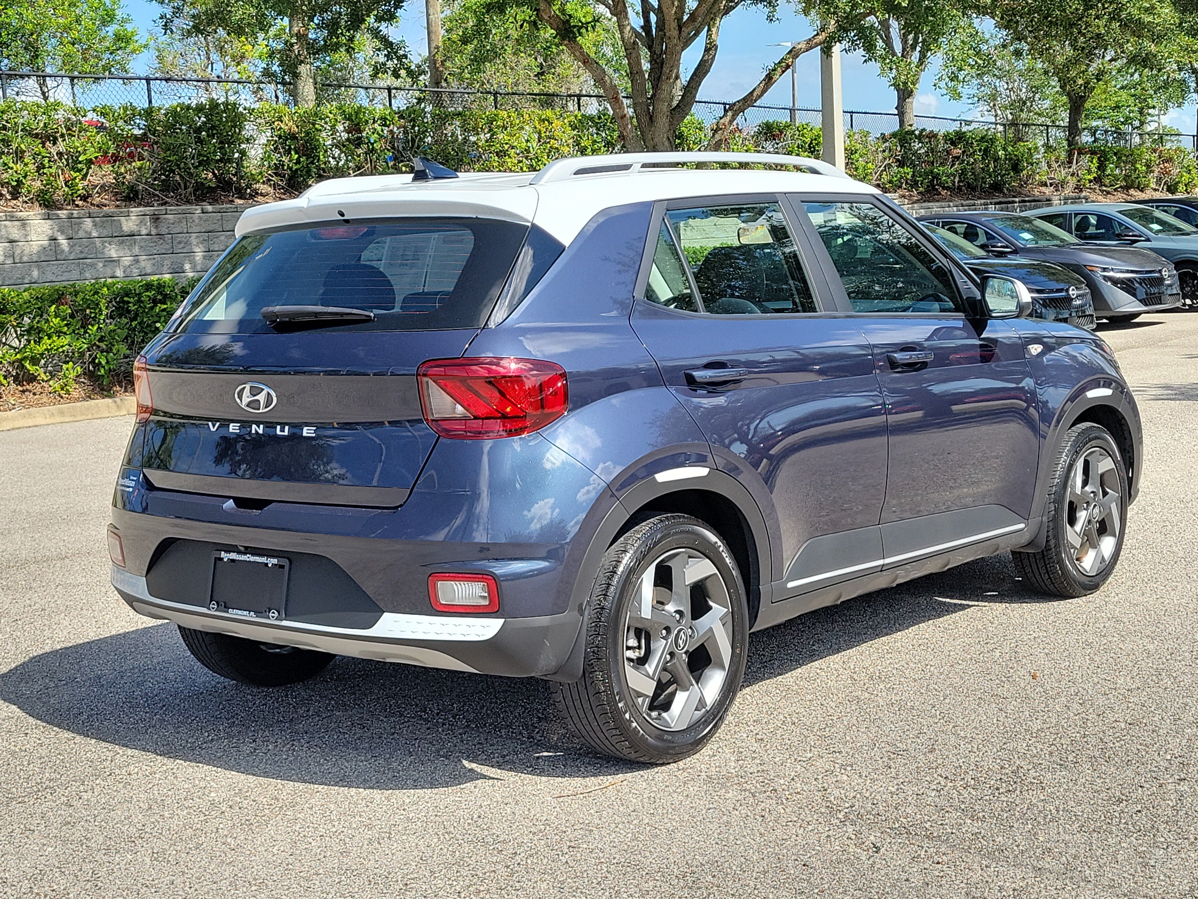 Used 2020 Hyundai Venue FWD image 5