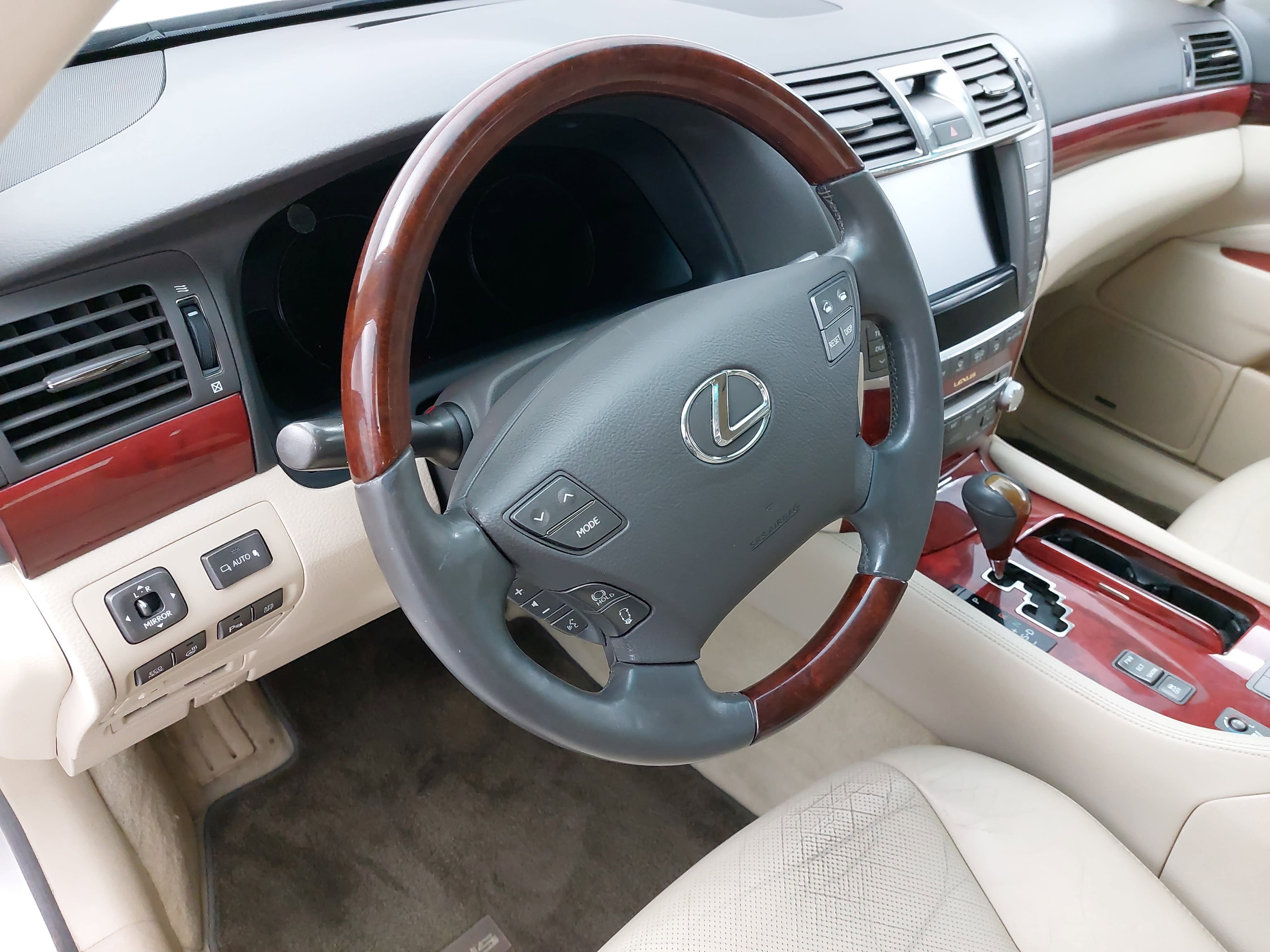 Used 2011 Lexus LS 460 w/ Luxury Value Edition RWD image 4