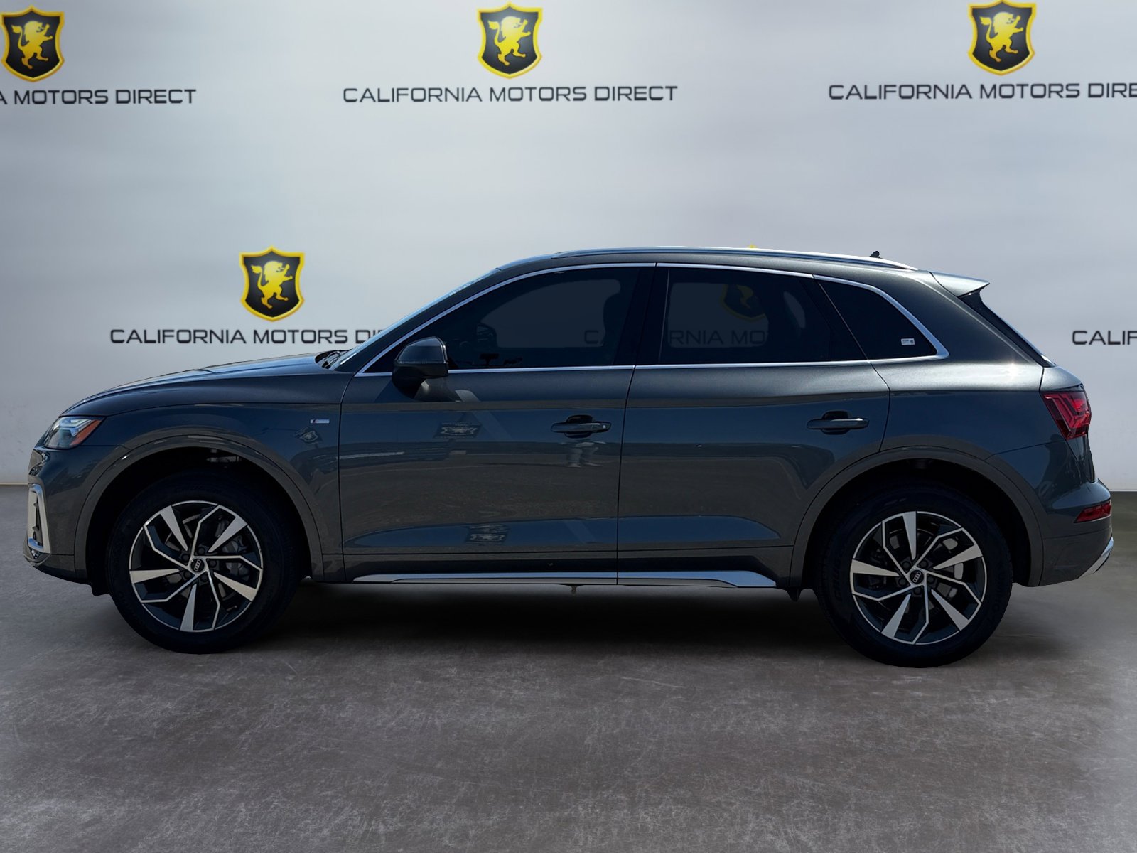 Used 2023 Audi Q5 2.0T Premium w/ Convenience Package image 2