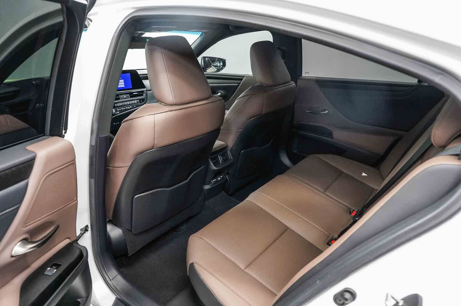 Used 2025 Lexus ES 300h w/ Premium Package FWD image 19