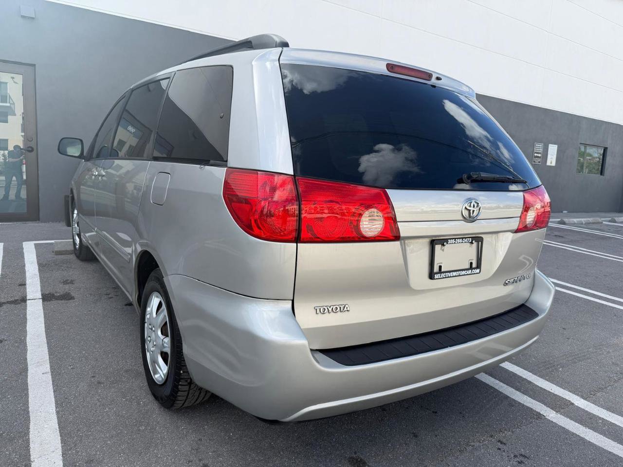 Used 2009 Toyota Sienna LE image 4