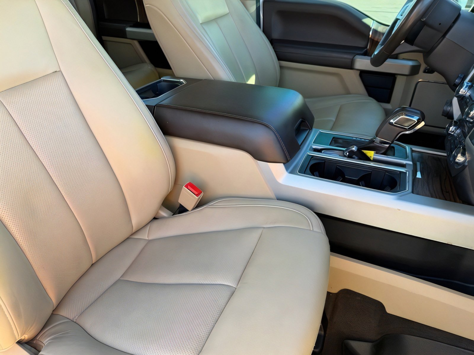 Used 2019 Ford F150 Lariat w/ Equipment Group 501A Mid image 10