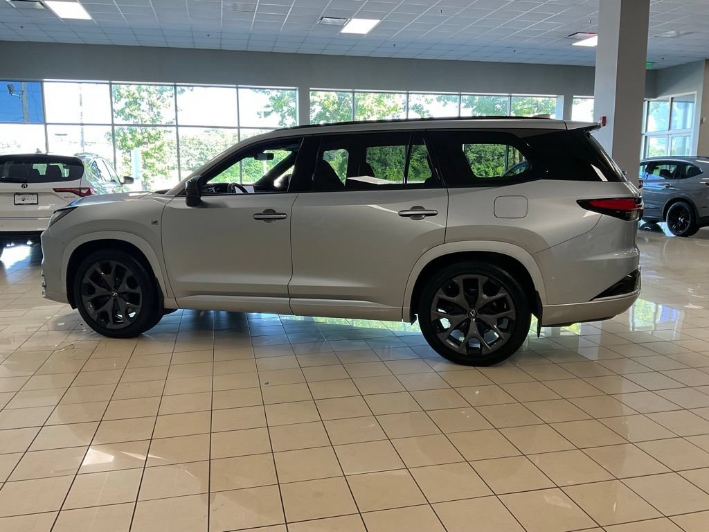 Used 2025 Lexus TX 500h AWD w/ Technology Package image 5