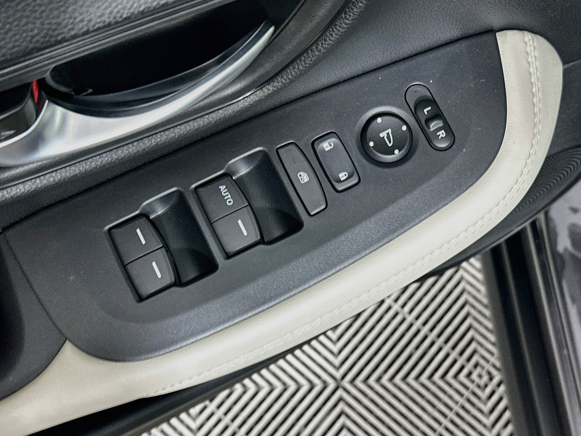 New 2027 Honda HR-V LX image 17