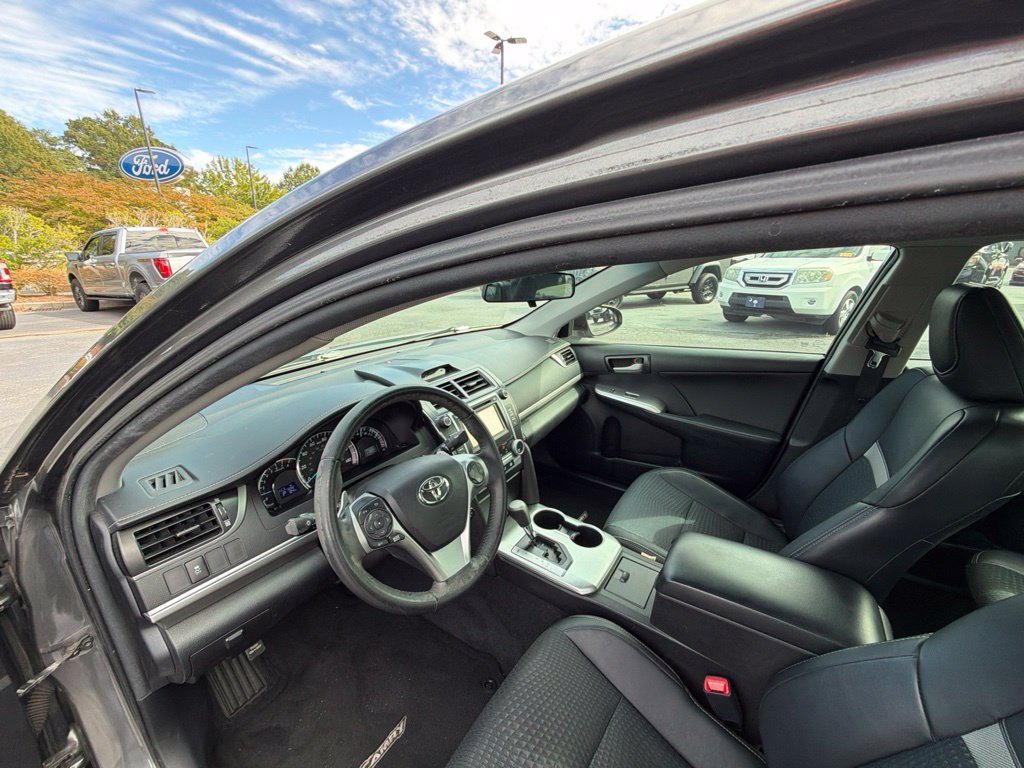 Used 2014 Toyota Camry SE FWD image 10