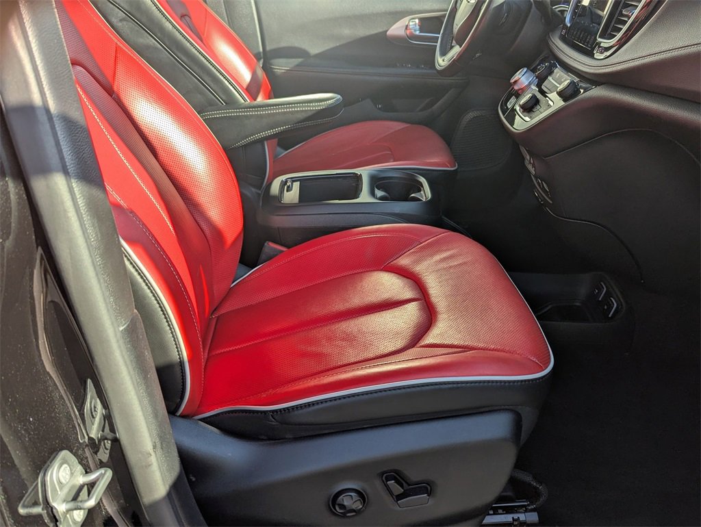 Used 2020 Chrysler Pacifica Limited w/ Quick Oder Package 2EV RED-S image 28