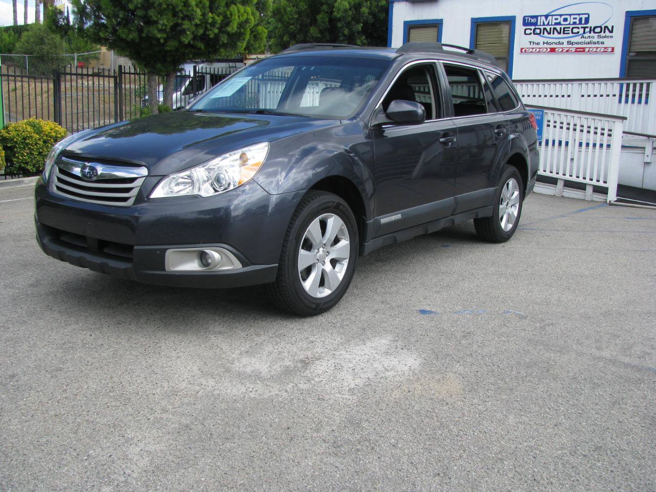 Used 2010 Subaru Outback 2.5i Premium AWD/4WD image 2