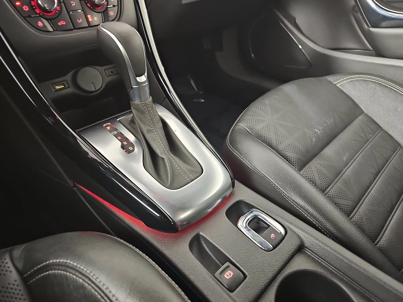 Used 2019 Buick Cascada Premium FWD image 24